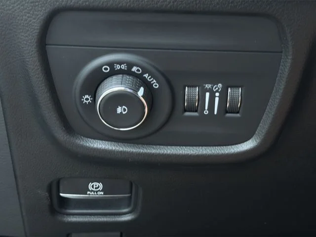 Used 2021 Black Jeep Overland image 36
