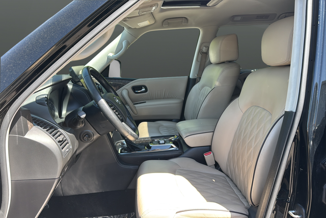 Used 2022 Super Black Nissan Platinum image 9