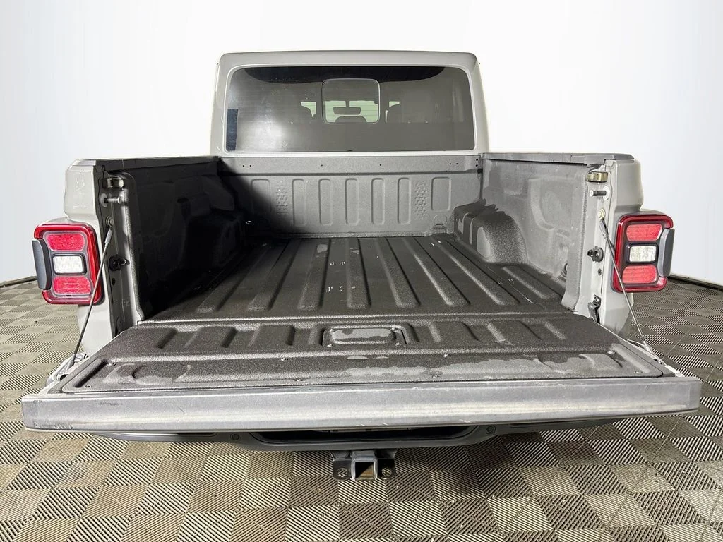 Used 2021 Gray Jeep Mojave image 21