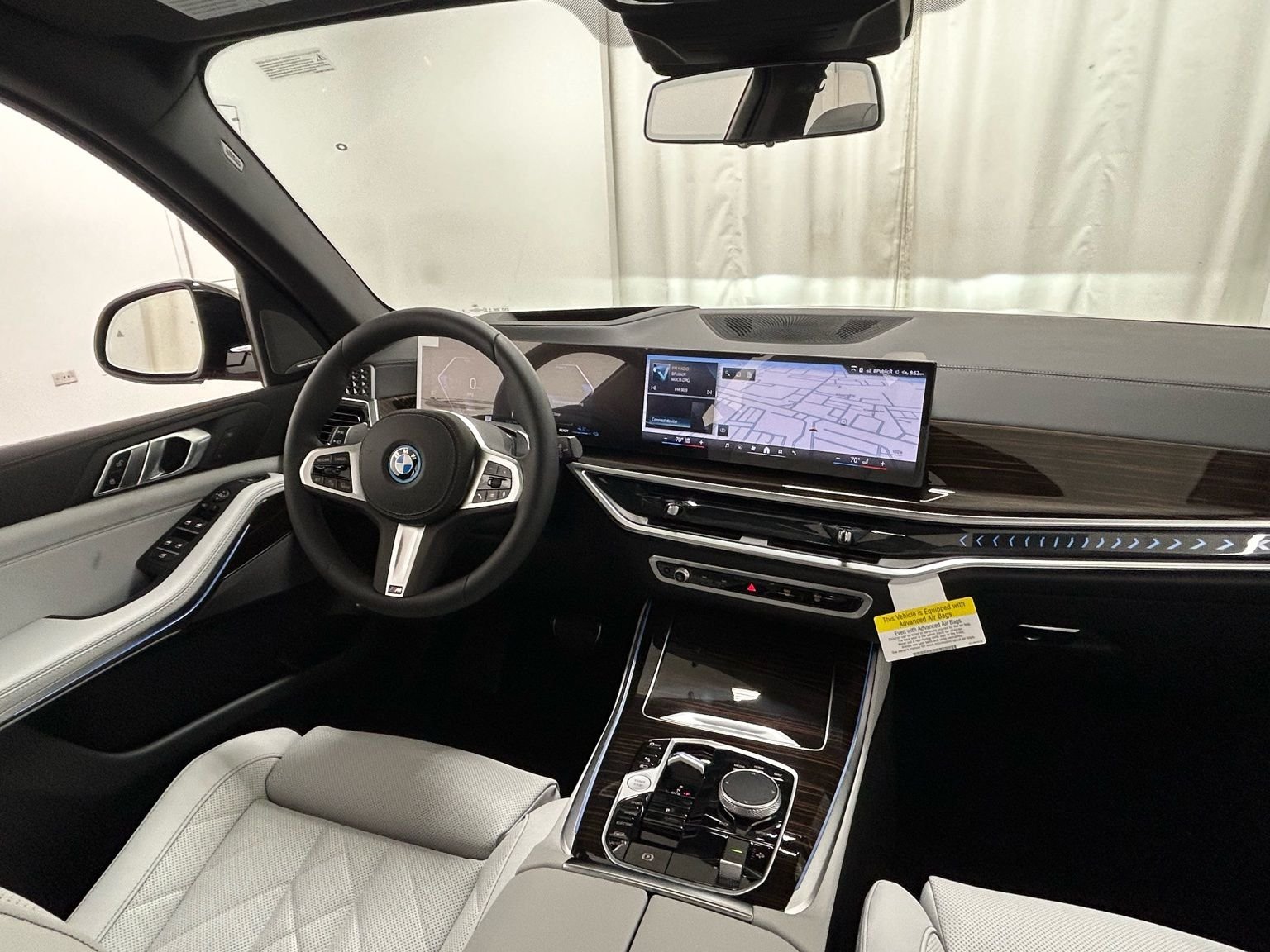 New 2026 Manhattan Green Metallic BMW xDrive50e image 15
