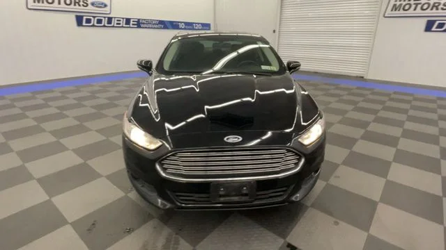Used 2016 Shadow Black Ford SE image 3