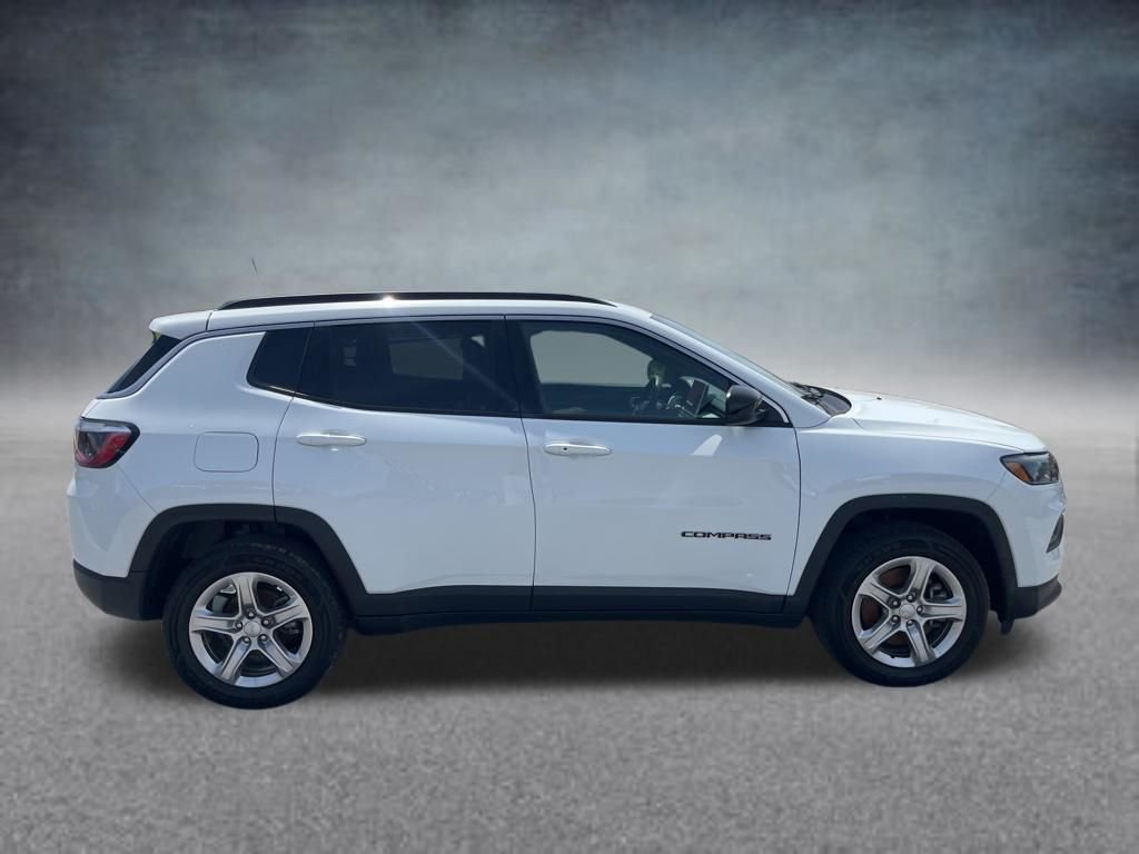 Used 2024 White Jeep Latitude image 7