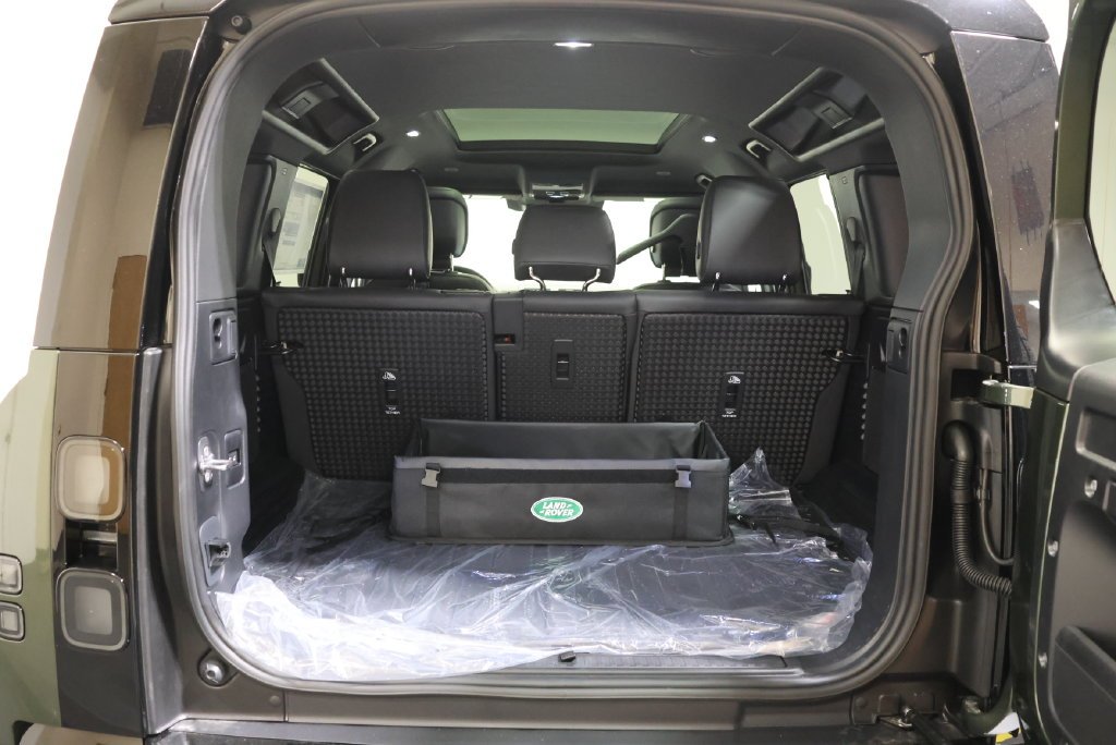 New 2026 Woolstone Green Land Rover X-Dynamic SE image 47