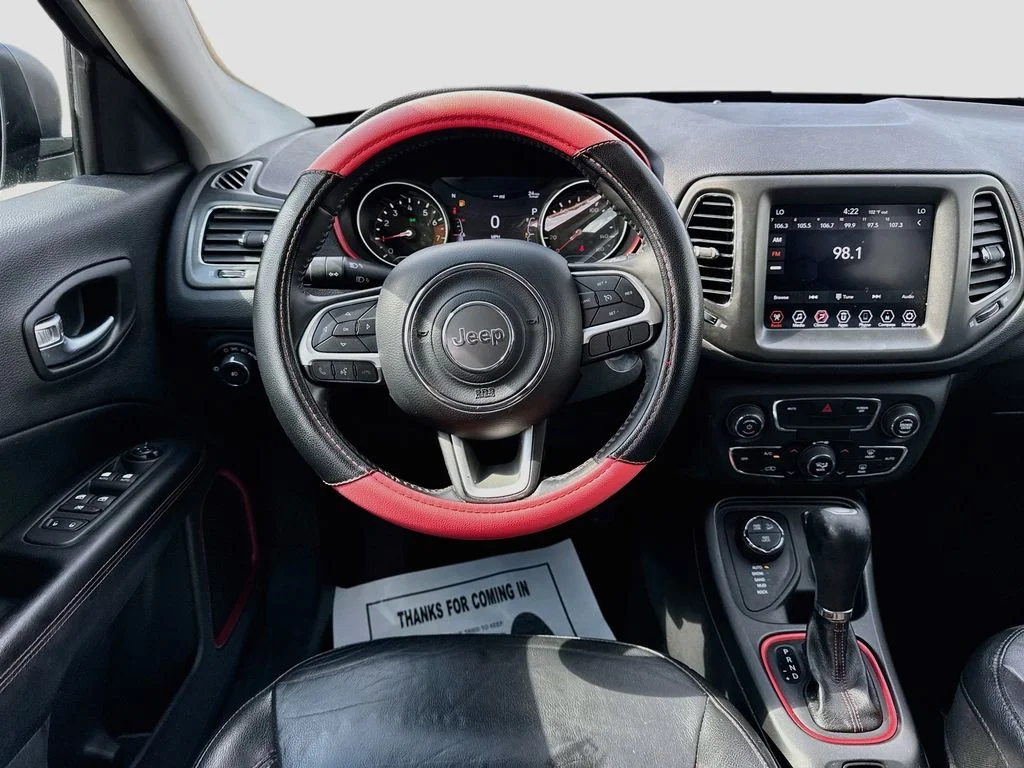 Used 2019 Silver Jeep Trailhawk image 25