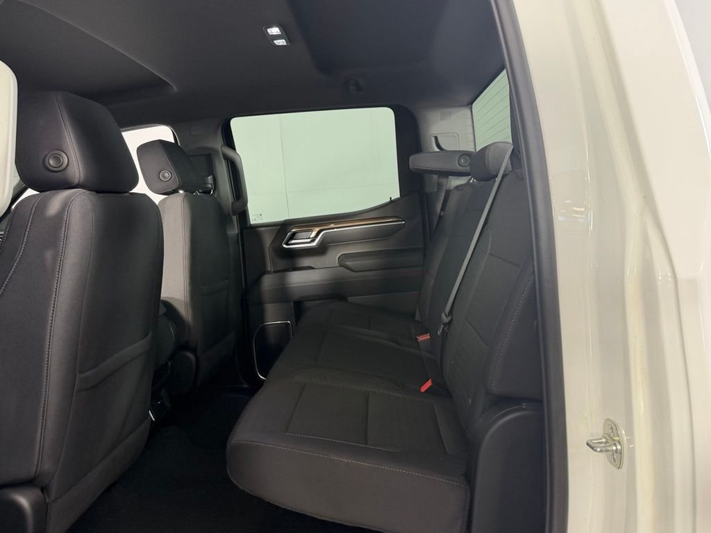 Used 2025 White Chevrolet LT image 28