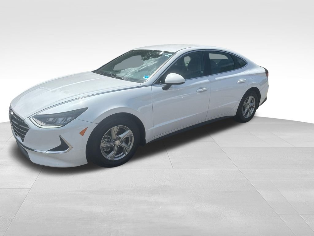 Used 2021 Gray Hyundai SE image 3