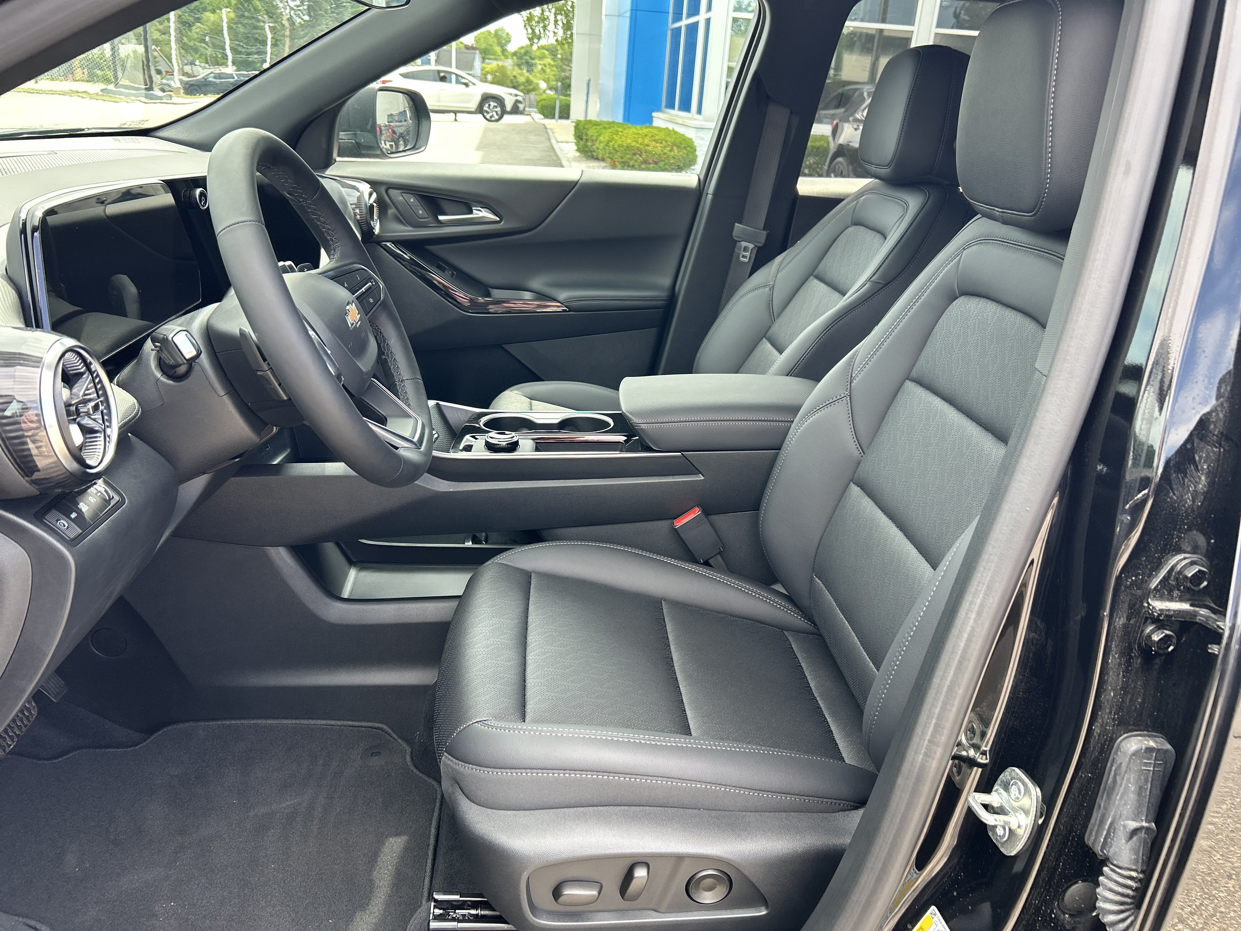 New 2027 Mosaic Black Metallic Chevrolet LT image 9