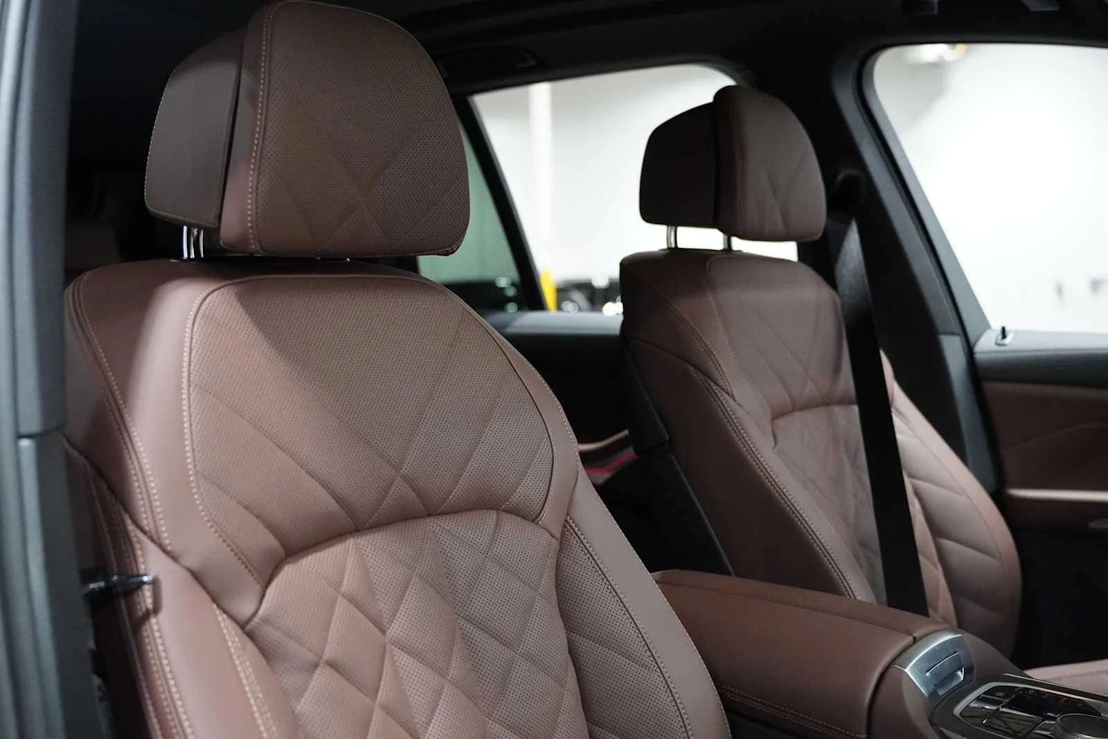 New 2026 Mineral White Metallic BMW xDrive40i image 11
