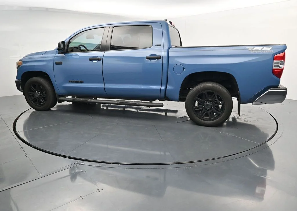 Used 2020 Blue Toyota SR5 image 4