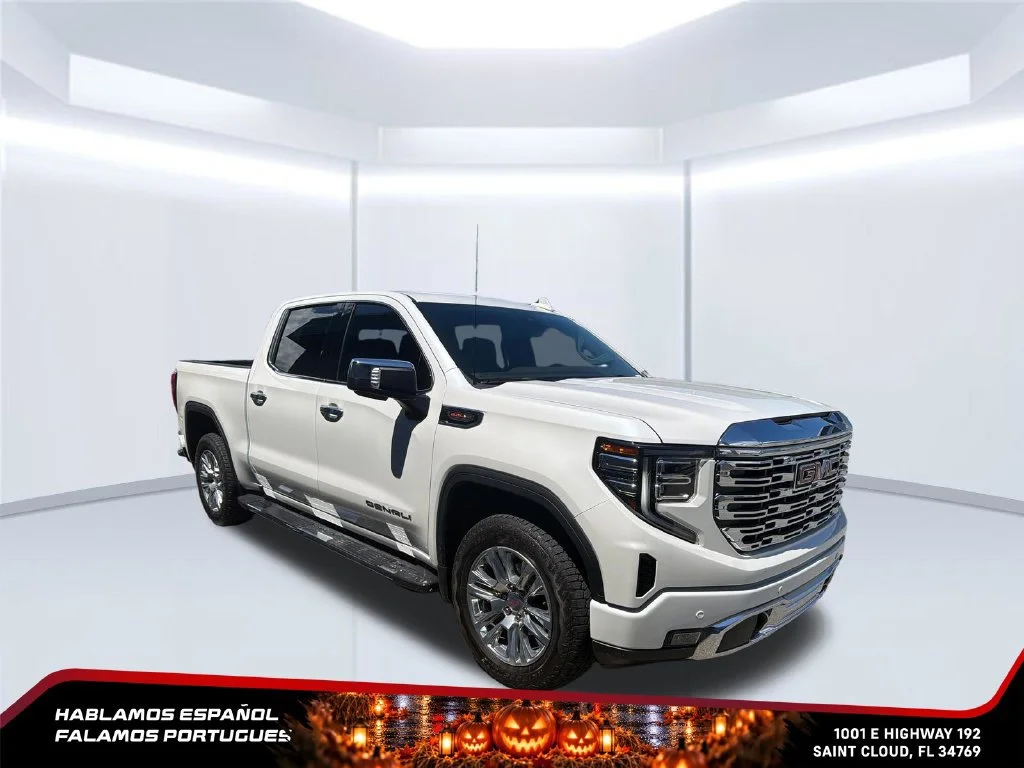 Used 2025 White Frost Tricoat GMC Denali image 7