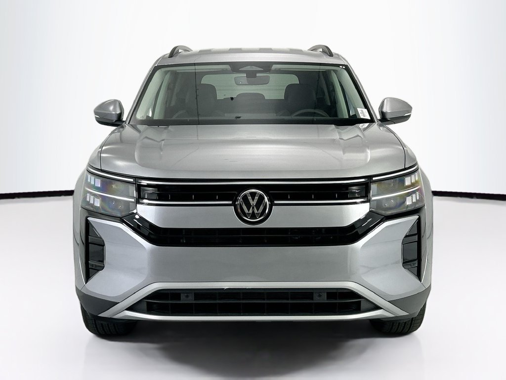 New 2027 Silver Volkswagen SE w/Technology image 2