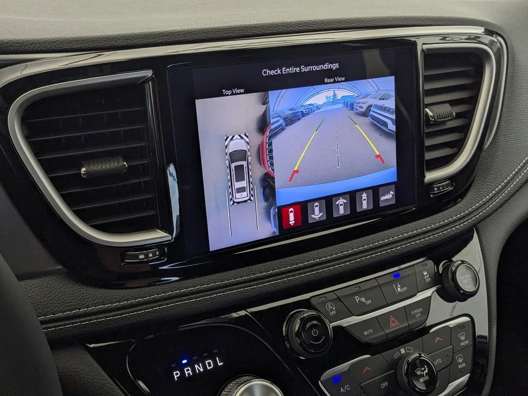 New 2026 White Chrysler Select - - FWD - 360 Camera - FAV Edition - Power Liftgate - Remote Start & More! image 24