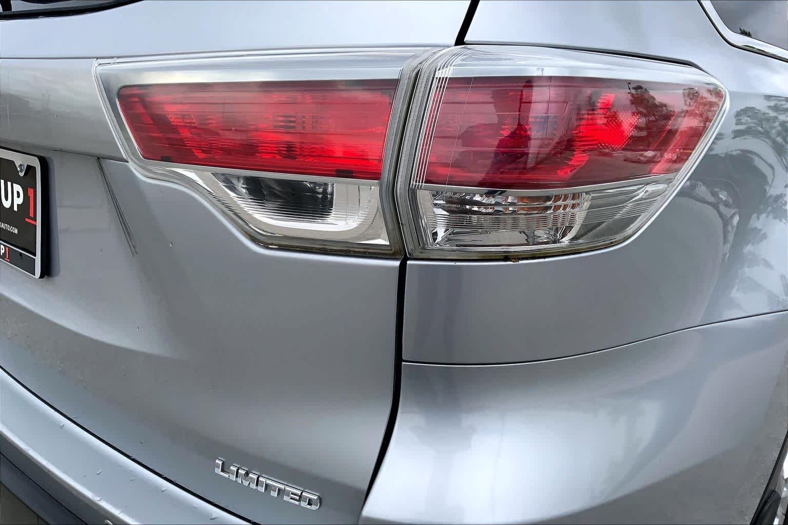Used 2015 Silver Sky Metallic Toyota Limited image 30