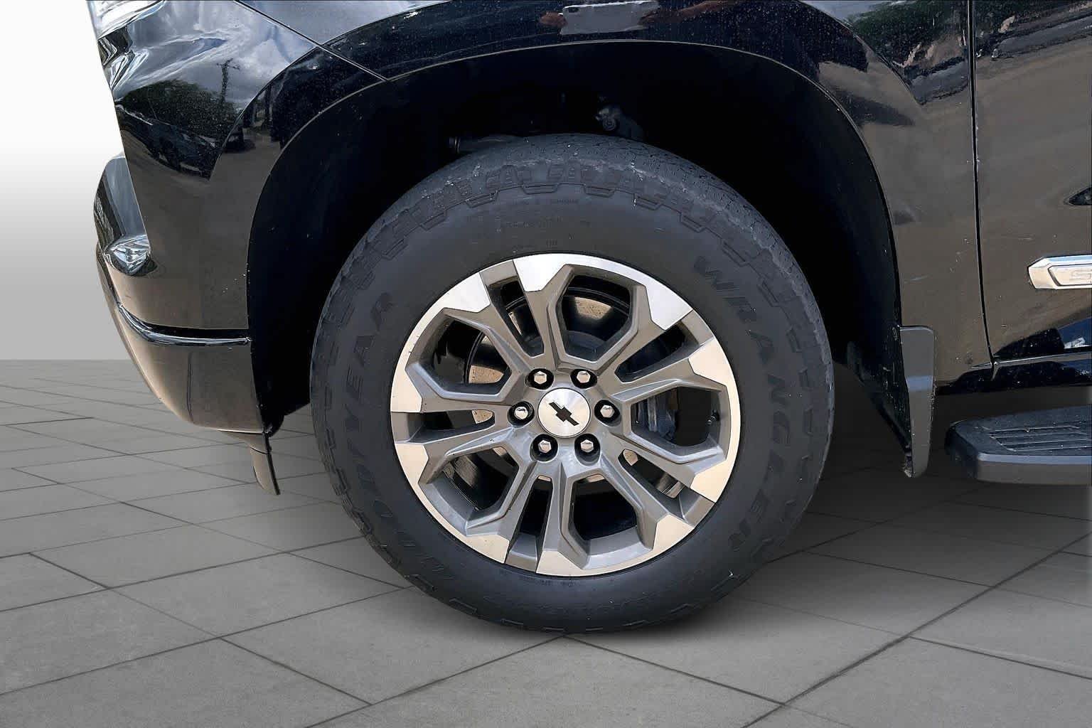 Used 2024 Black Chevrolet High Country image 11