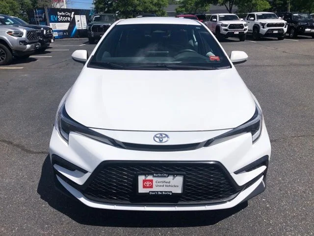 Used 2024 Ice Toyota SE image 8