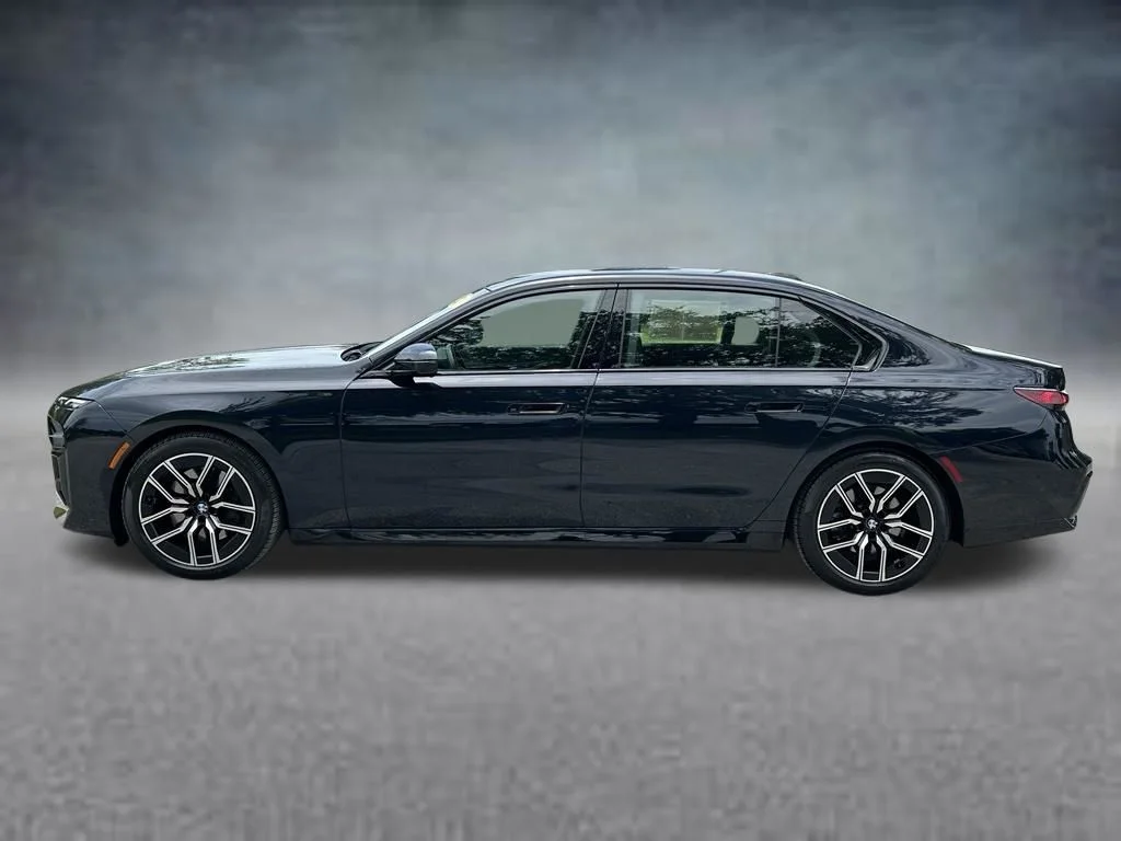 Used 2025 Carbon Black Metallic BMW 740i image 8