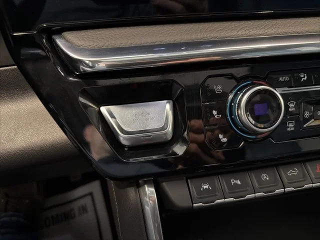 Used 2025 Blue GMC Denali image 29