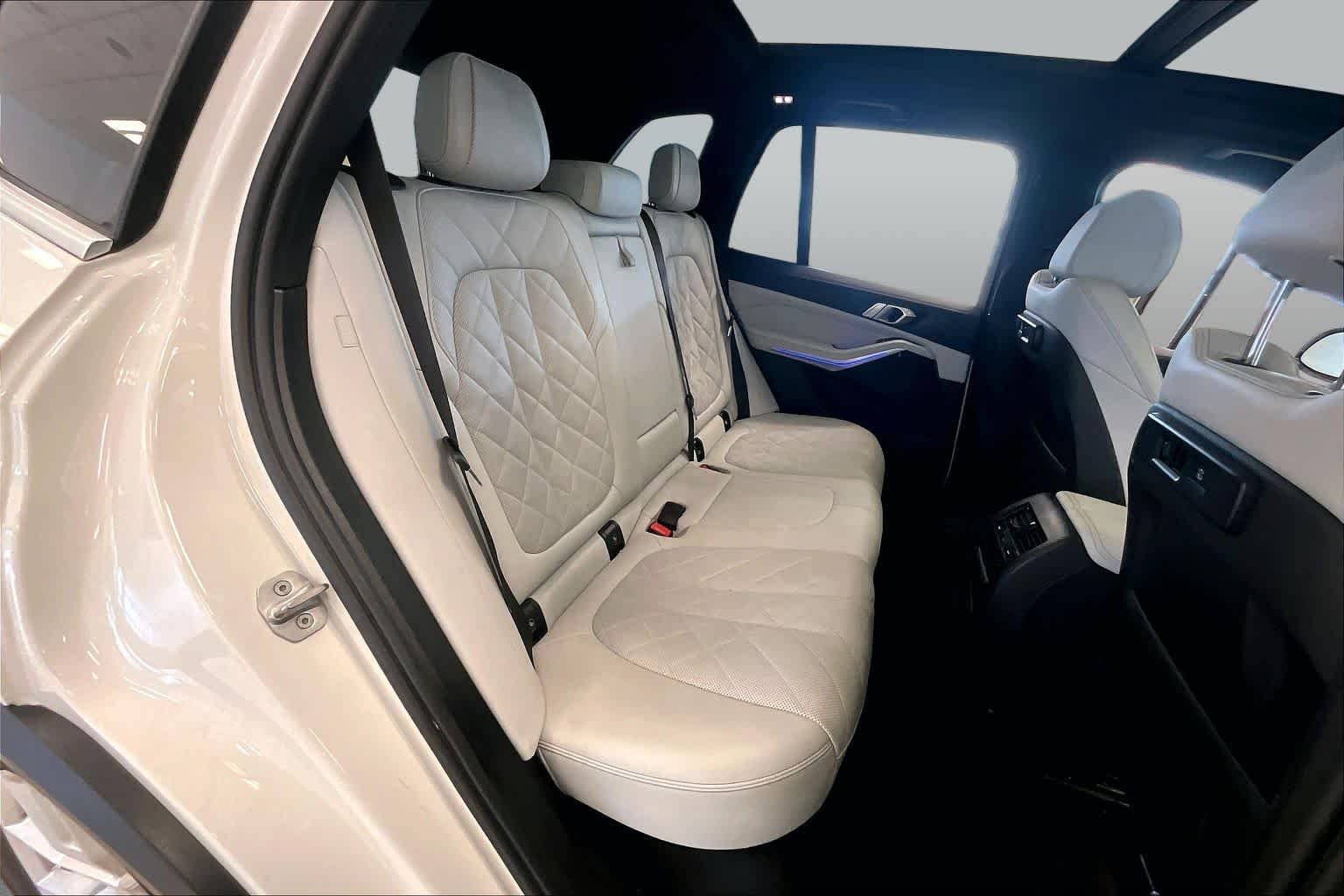 Used 2023 Alpine White BMW xDrive40i image 20