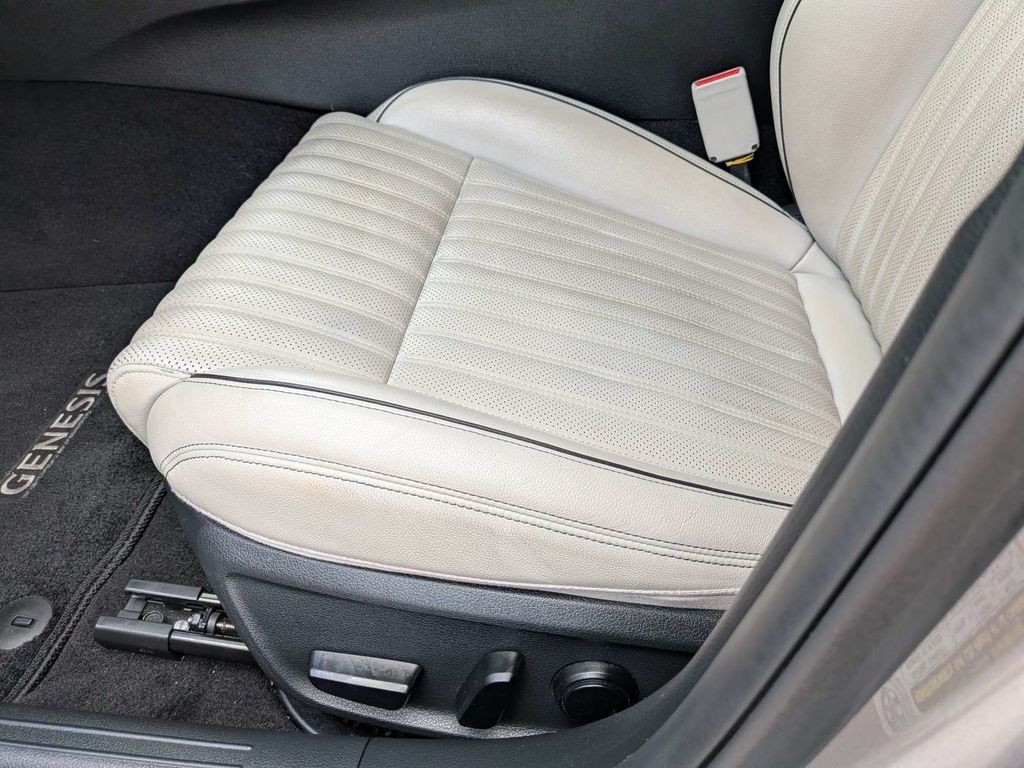 Used 2023 Silver Genesis 2.0T image 21