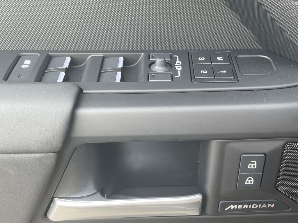 New 2026 Santorini Black Land Rover S image 33