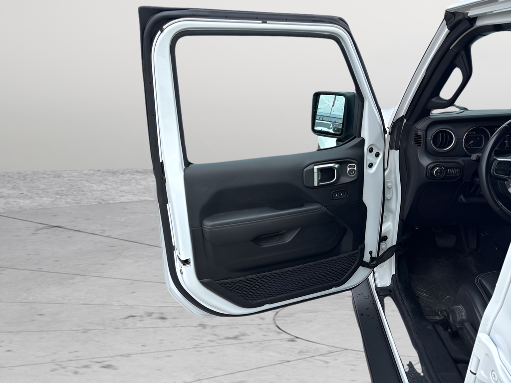 Used 2022 White Jeep Overland image 22