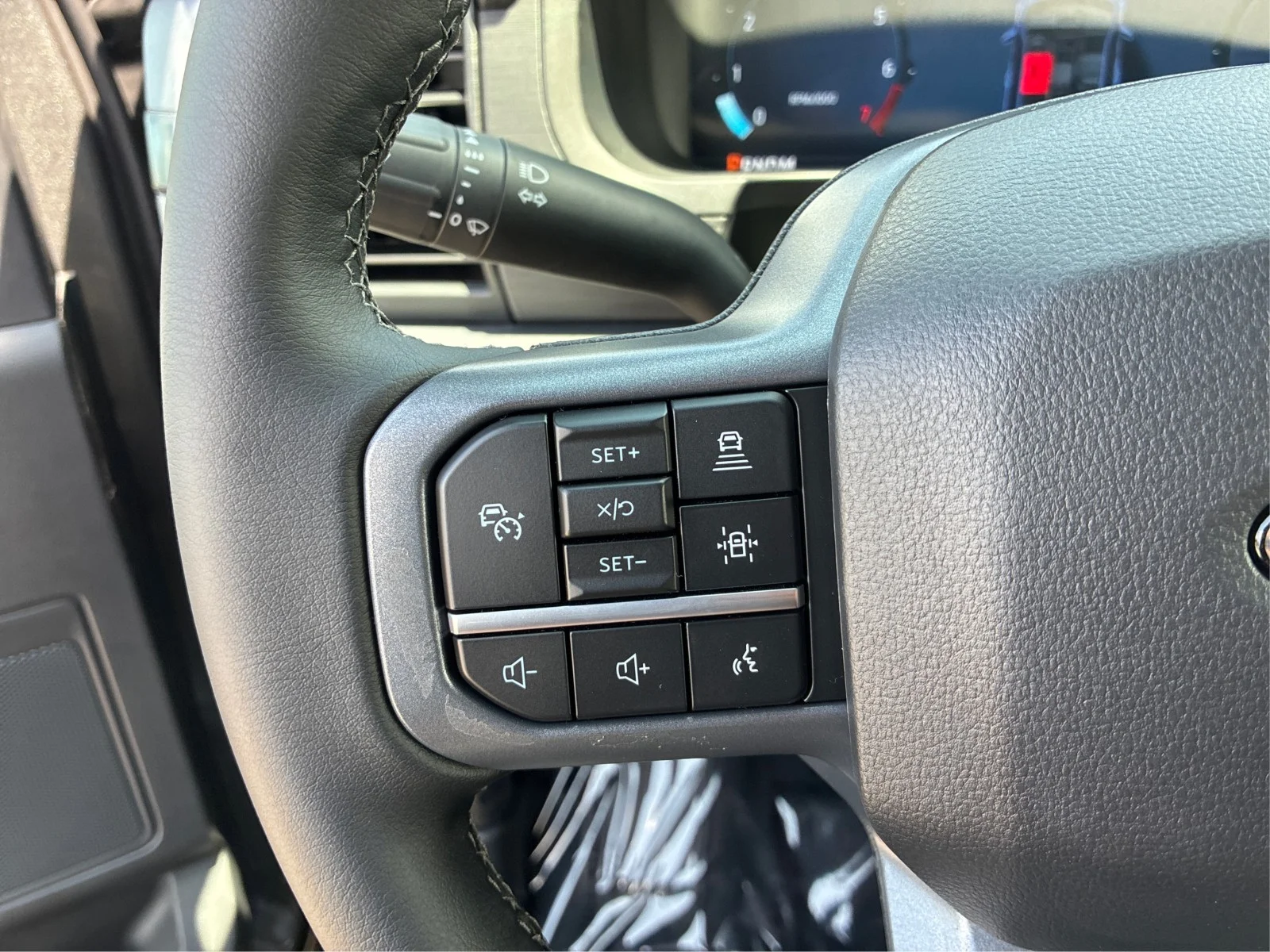 New 2026 Carbonized Gray Metallic Ford XLT image 22