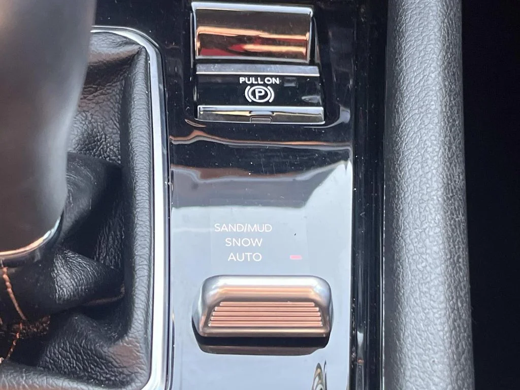 Used 2022 White Jeep Limited image 24