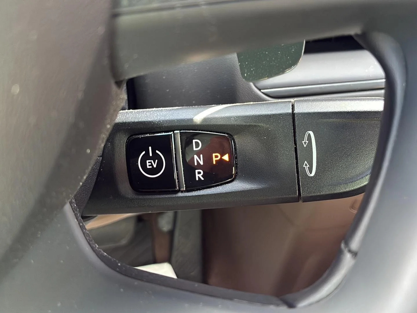 Used 2024 Pebble Gray Kia Land image 33
