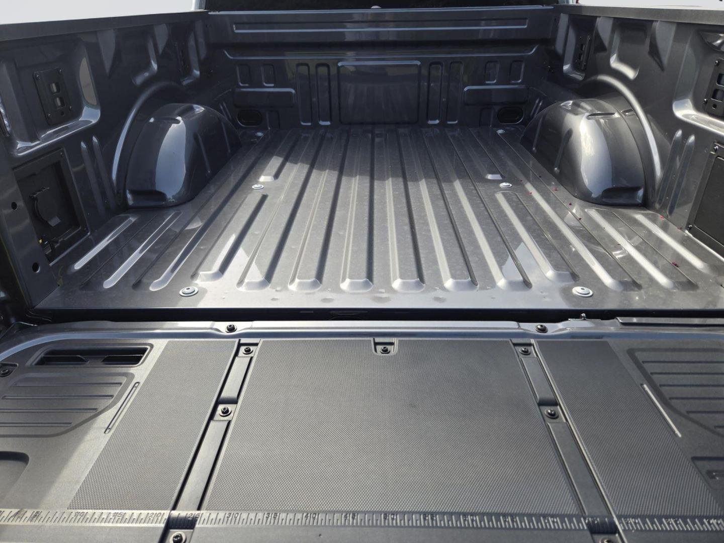 New 2026 Carbonized Gray Metallic Ford XLT image 20