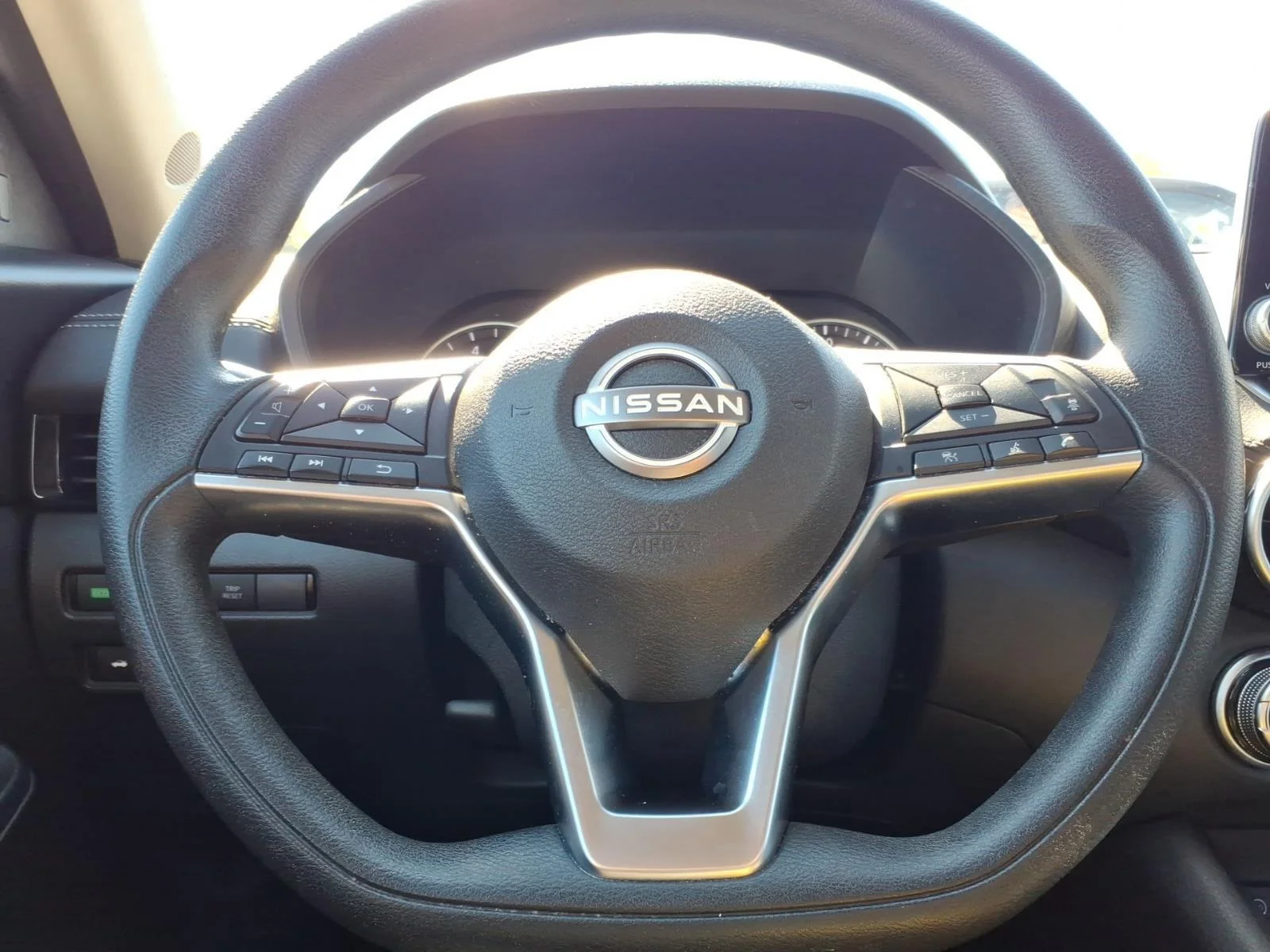 Used 2025  NISSAN SV image 22