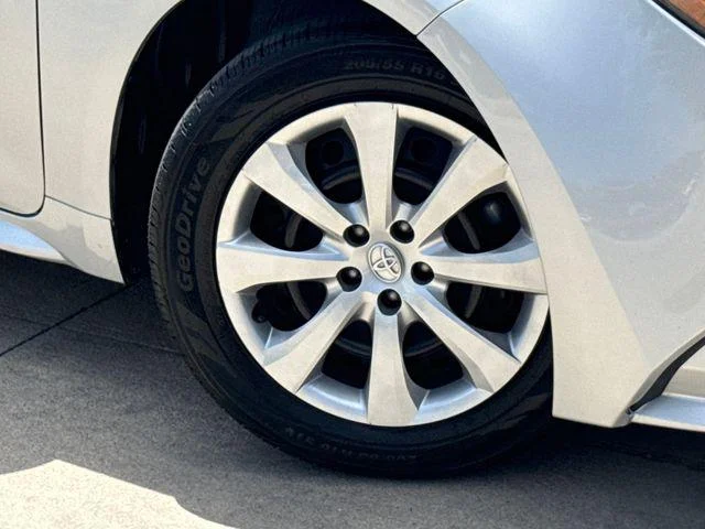 Certified Used 2025 CLASSIC SILVER METALLIC Toyota LE image 2