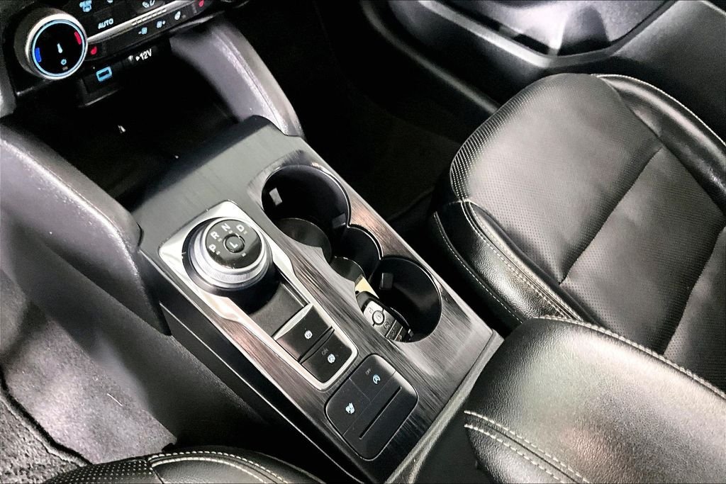 Used 2022 Black Ford SEL image 16