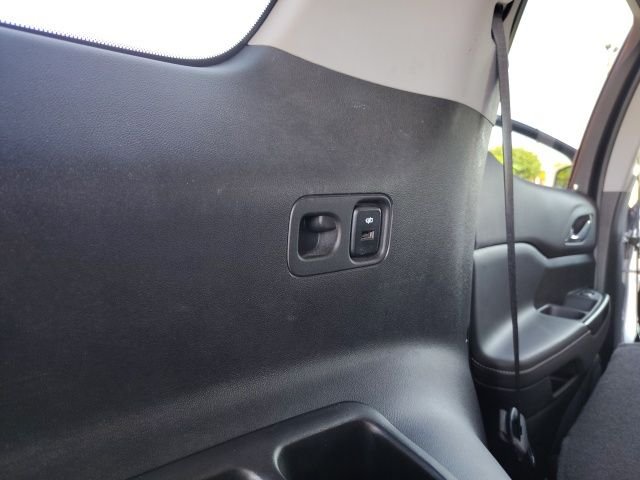 Used 2021 Gray GMC SLT image 30