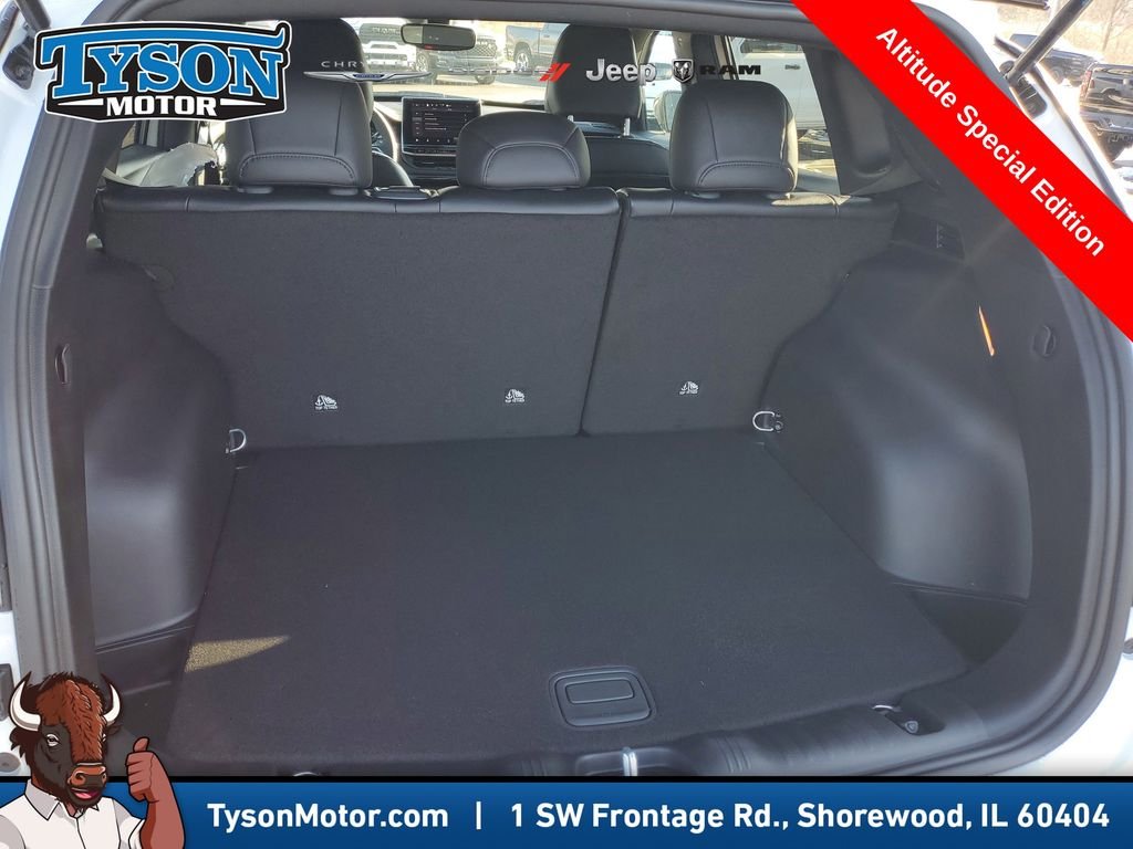 New 2026 Bright White Clearcoat Jeep Latitude image 6