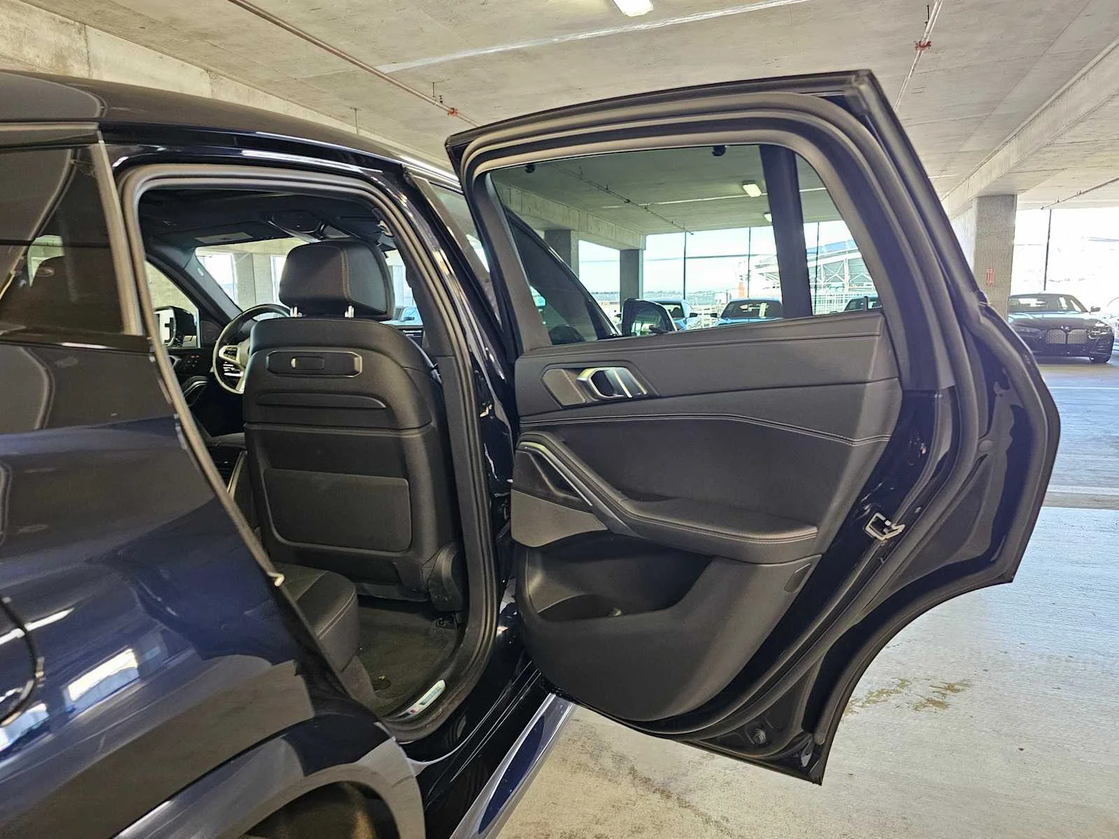 Used 2024 Carbon Black Metallic BMW xDrive40i image 27