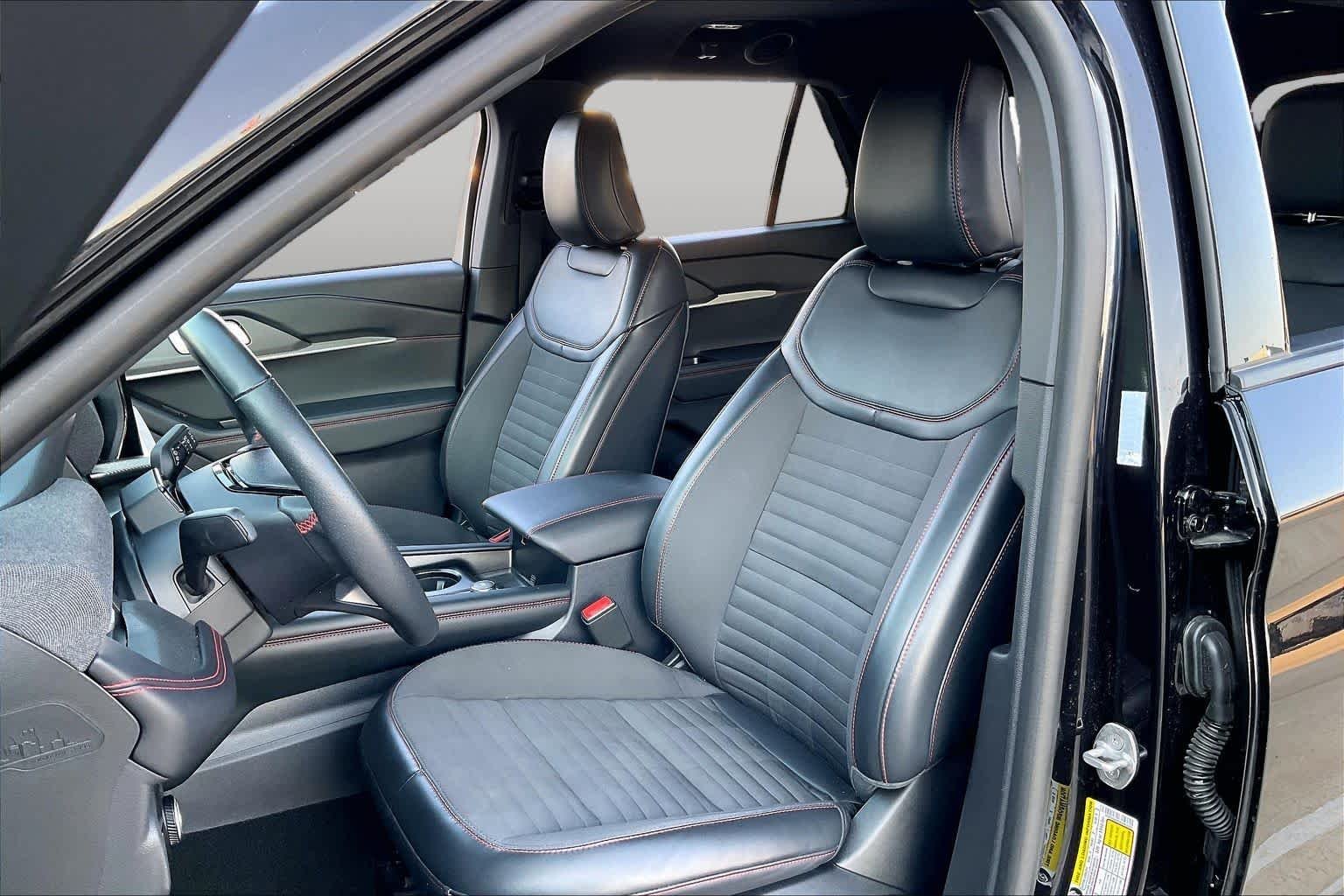 Used 2025 Agate Black Ford ST-Line image 17
