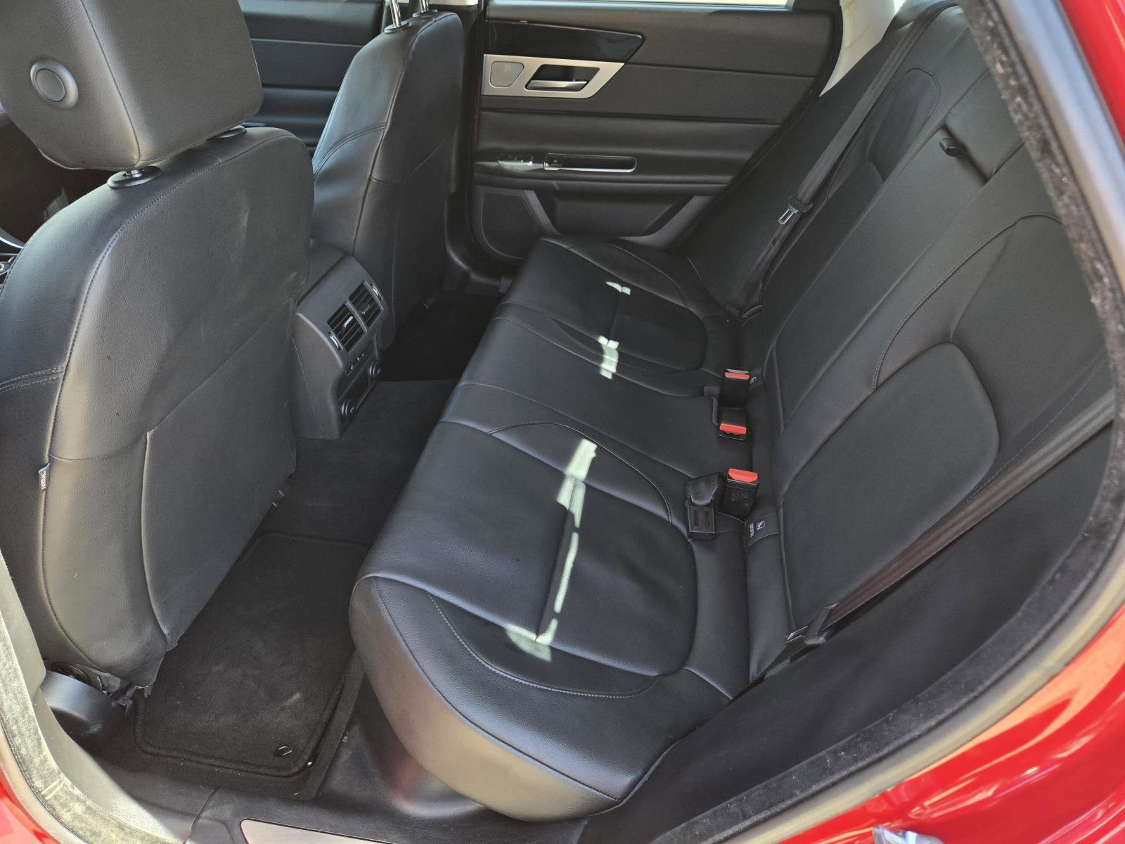 Used 2017  Jaguar 35t Premium image 31