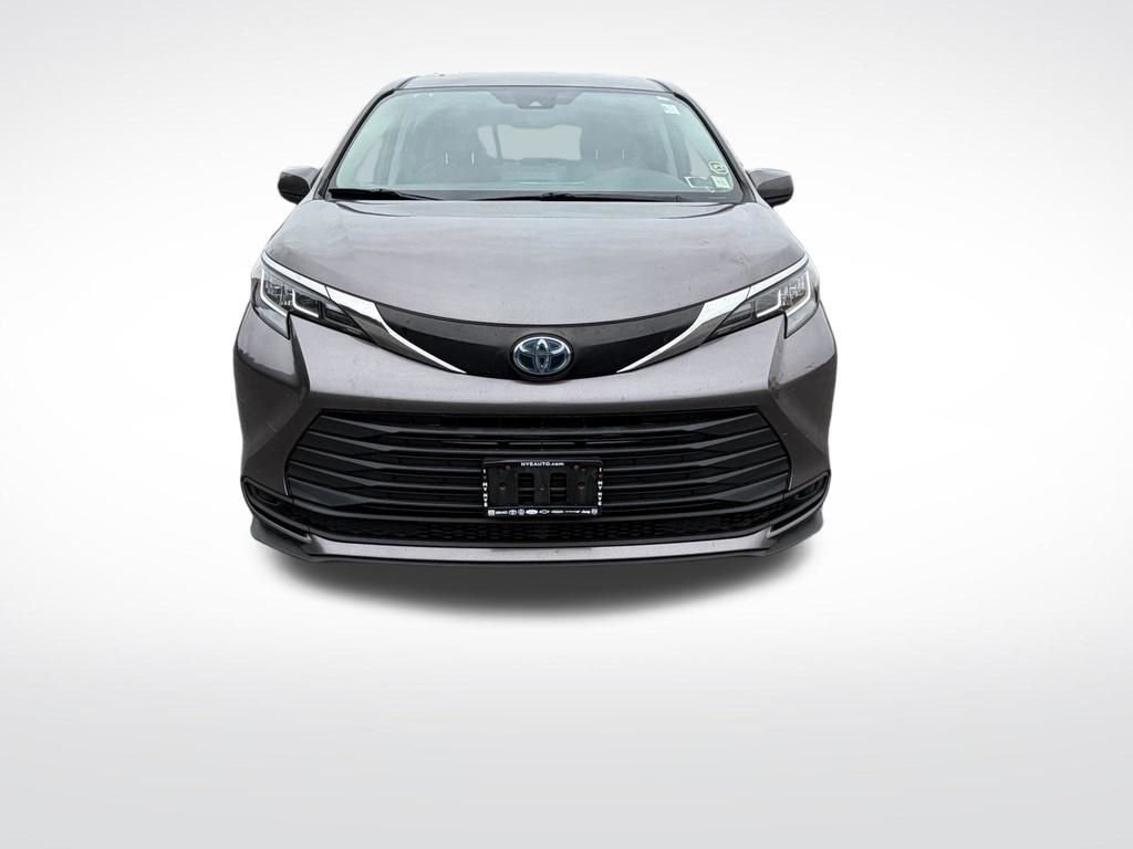 Used 2021 Predawn Gray Mica Toyota LE image 9