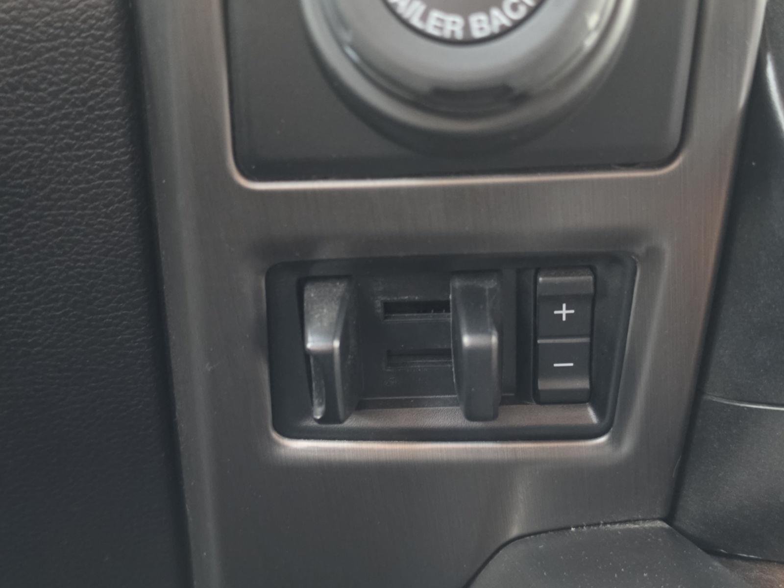 Used 2016 White Platinum Metallic Tri-Coat Ford Limited image 61
