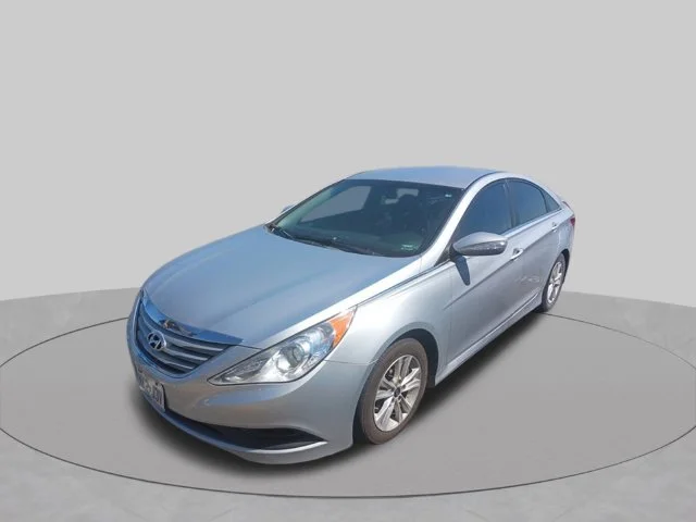 Used 2014 Silver Hyundai GLS image 1