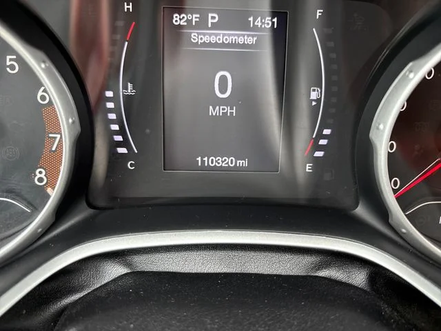 Used 2020 Granite Crystal Clearcoat Metallic Jeep Latitude image 3