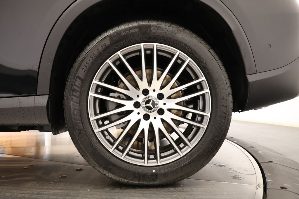 Used 2026 Black Mercedes-Benz GLC 300 image 12
