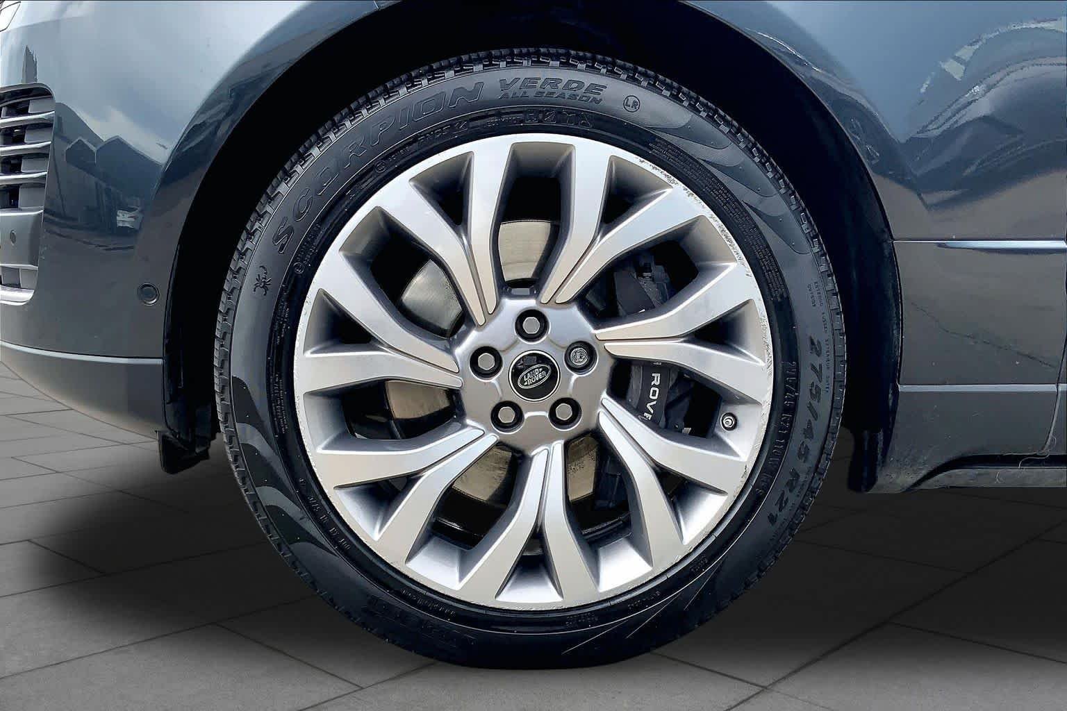 Used 2020 Santorini Black Metallic Land Rover P525 HSE image 9