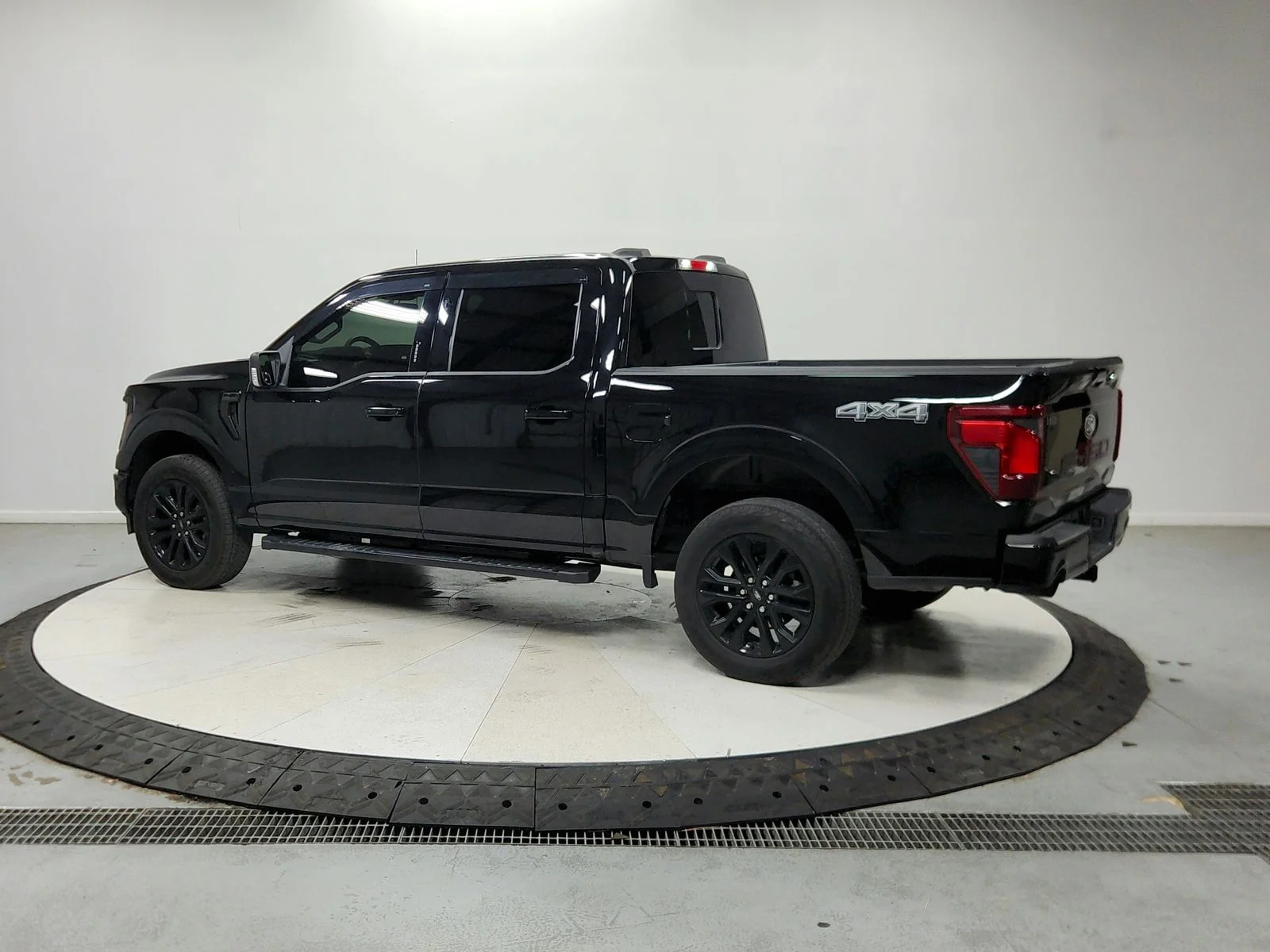 Used 2024 Black Ford XLT image 6