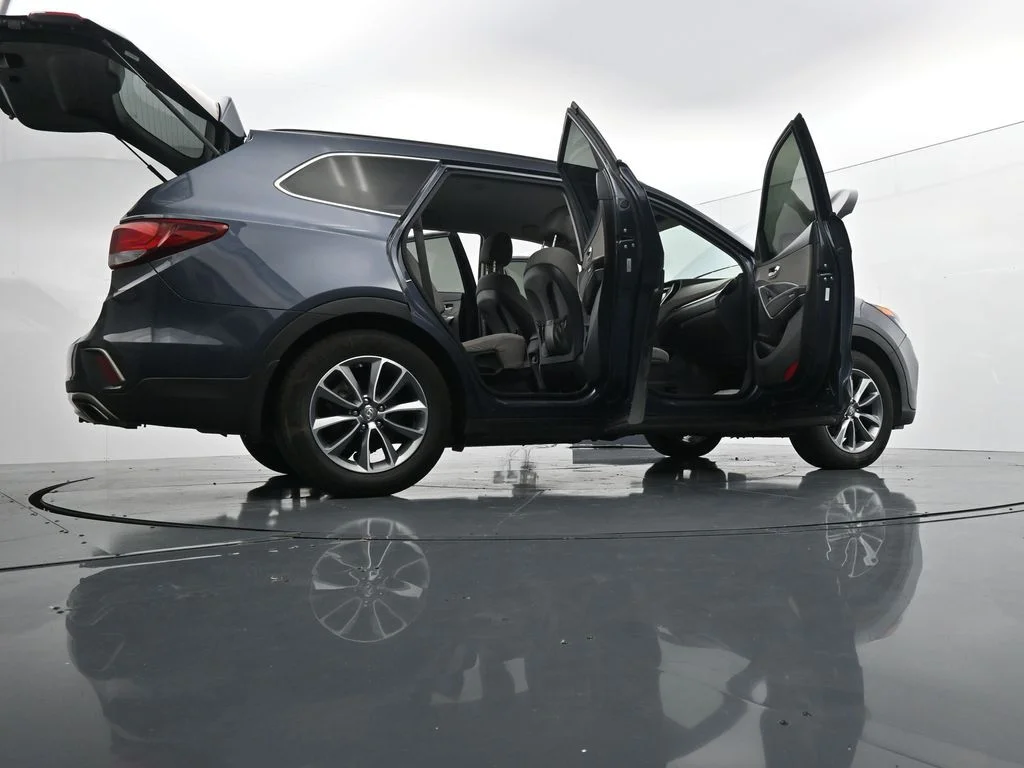 Used 2019 Blue Hyundai SE image 39