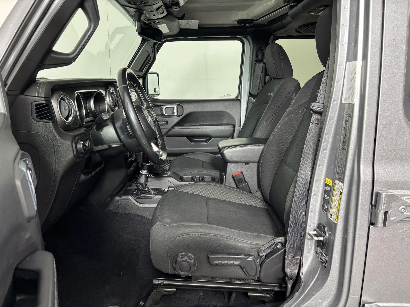 Used 2020 Billet Silver Metallic Jeep Sahara image 10