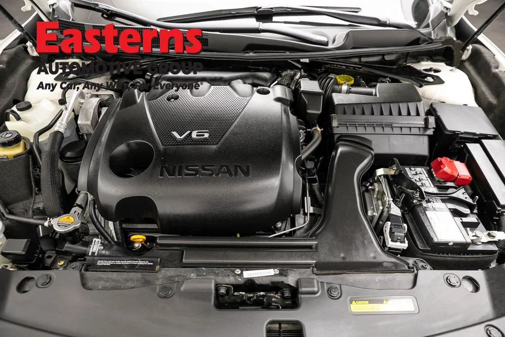 Used 2023 White Nissan SR image 7