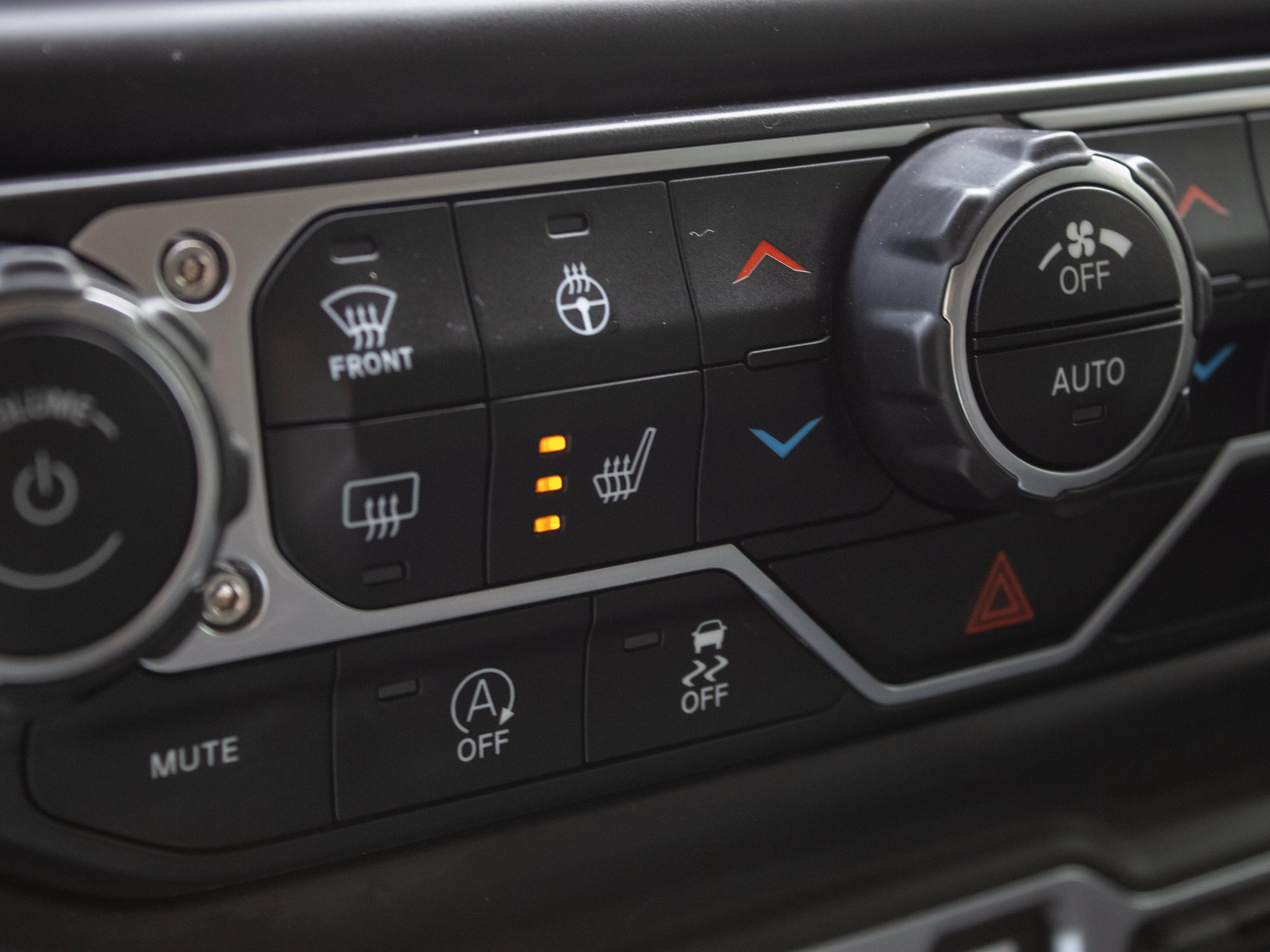 Used 2018 Grey Jeep Sahara* | Leather Seats | Heated Seats & Steering Wheel | 8.4 Navigation | Alpine Premium Audio | image 29