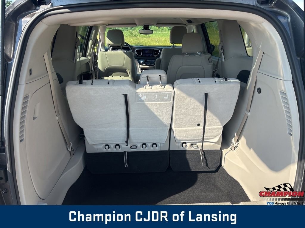 Used 2017 Gray Chrysler Touring image 19