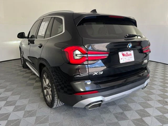 Used 2022 Black BMW sDrive30i image 5
